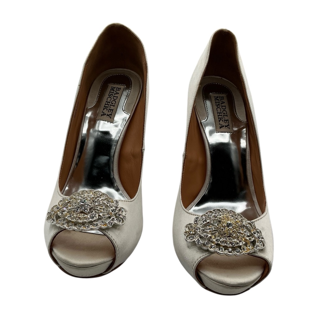 Badgley Mischka Cream Heels With Elegant Design Size 7